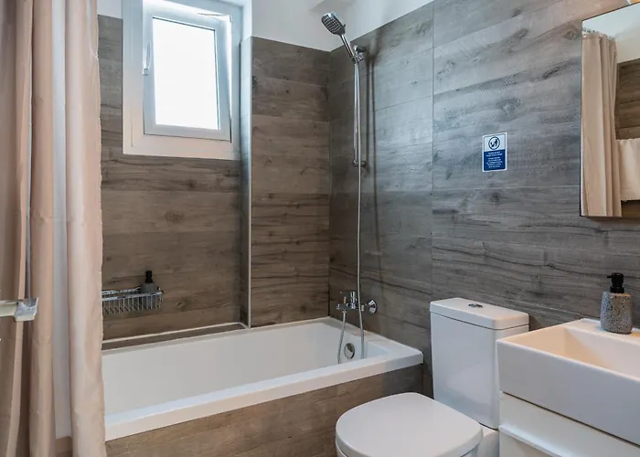 Апартаменти Kraken 2-br By Makenzy Ларнака