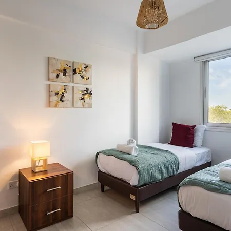 Kraken 2-Br Apartment By Makenzy Beach *