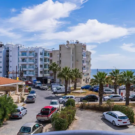Kraken 2-Br Apartment By Makenzy Beach * Larnaca