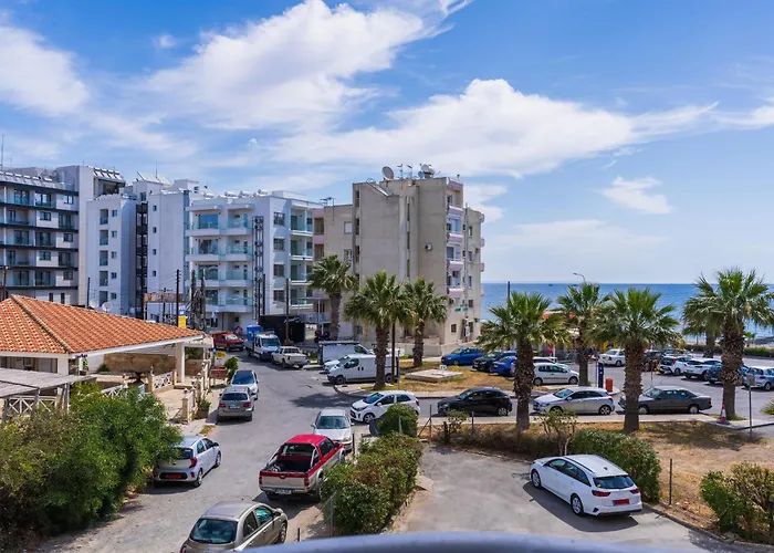 Kraken 2-Br Apartment By Makenzy Beach * Larnaca