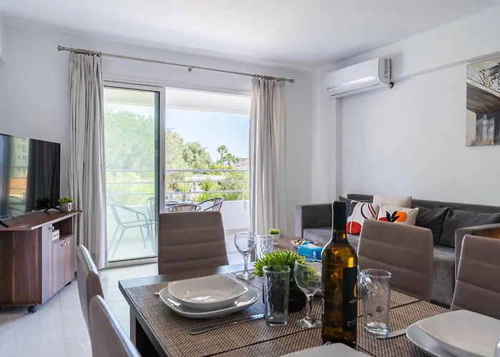 Kraken 2-Br Apartment By Makenzy Beach * Larnaca