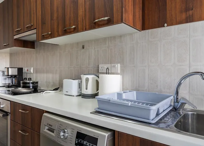 Kraken 2-Br Apartment By Makenzy Beach